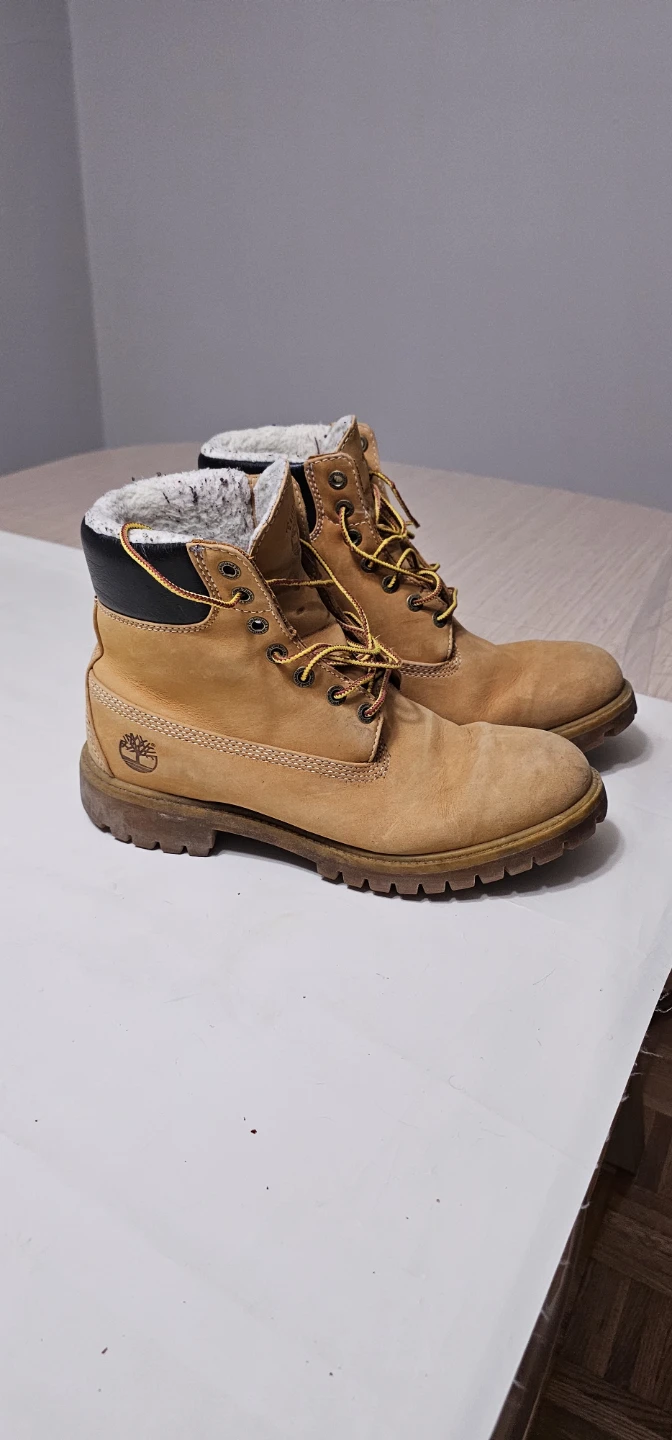 Timberland Classic Boots - Size 9 Men