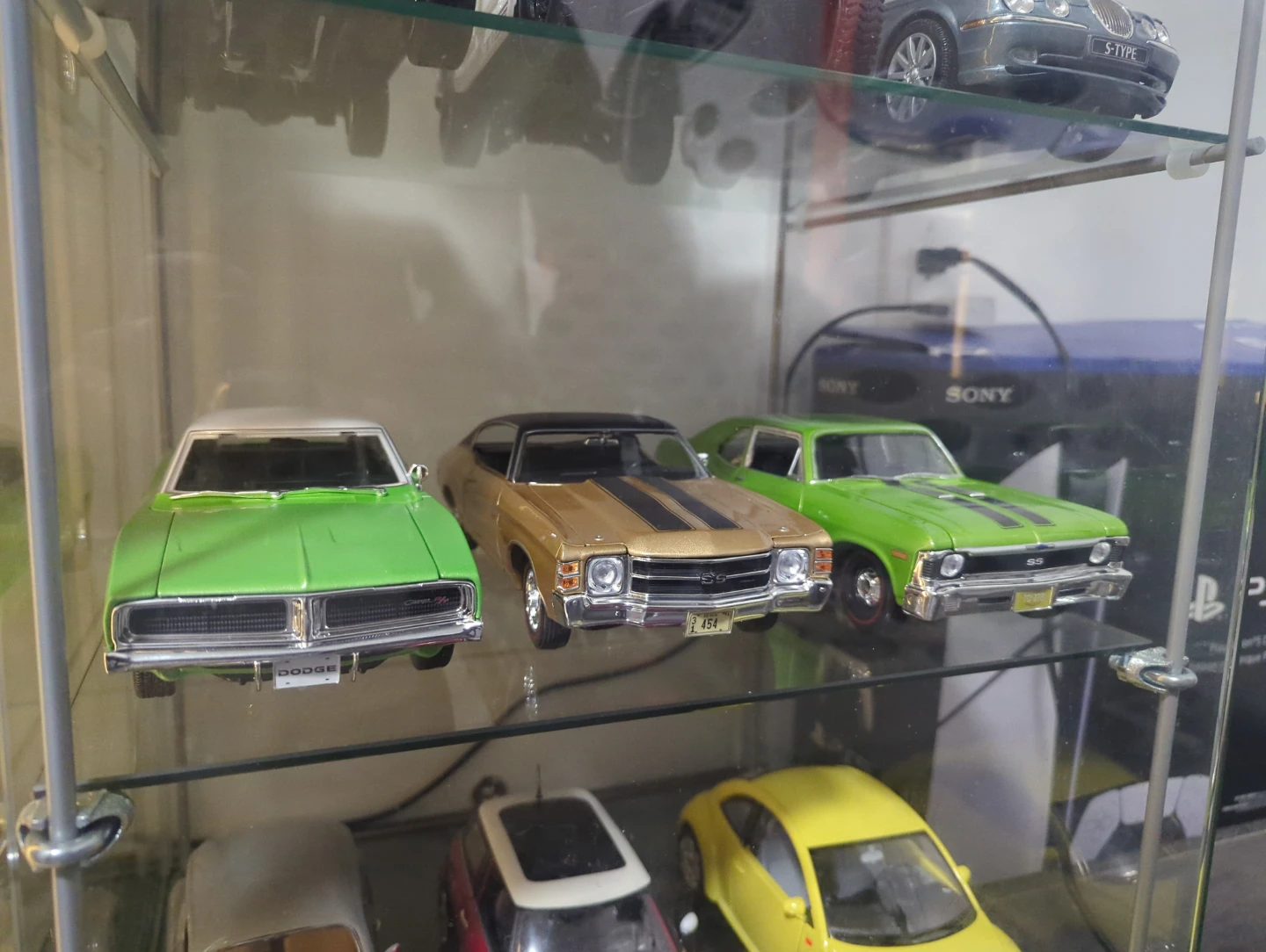 Collectible diecast cars 1:18 scale $35 and above - photo 3
