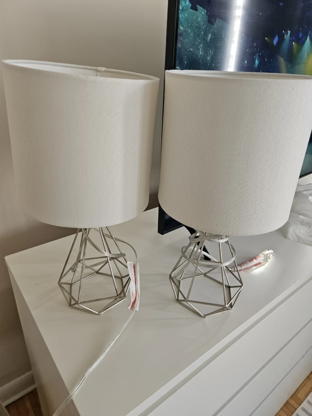 Pair of white beige neutral lamps - photo 2