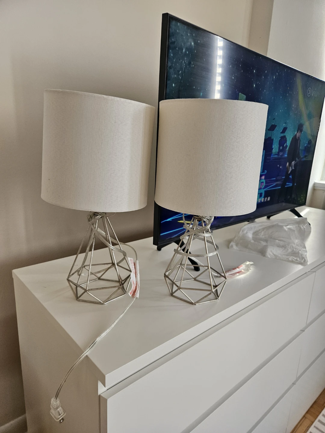 Pair of white beige neutral lamps