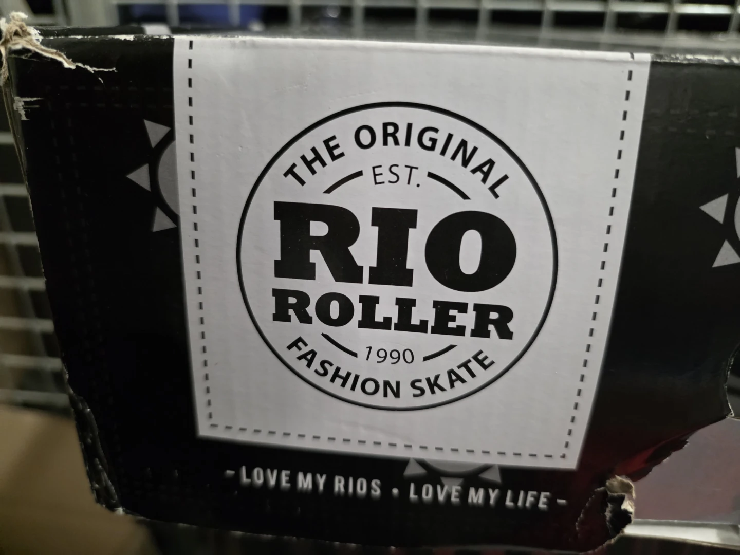 Rio roller with helmet and protective gears