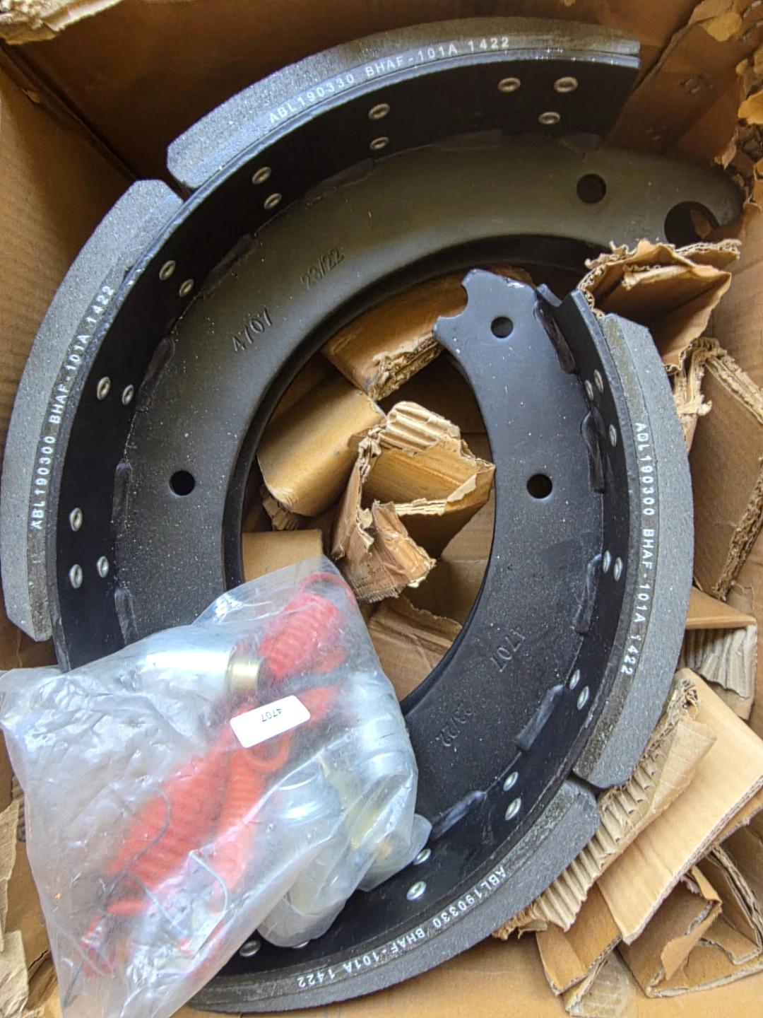 Brake Shoes with Hardware Kit