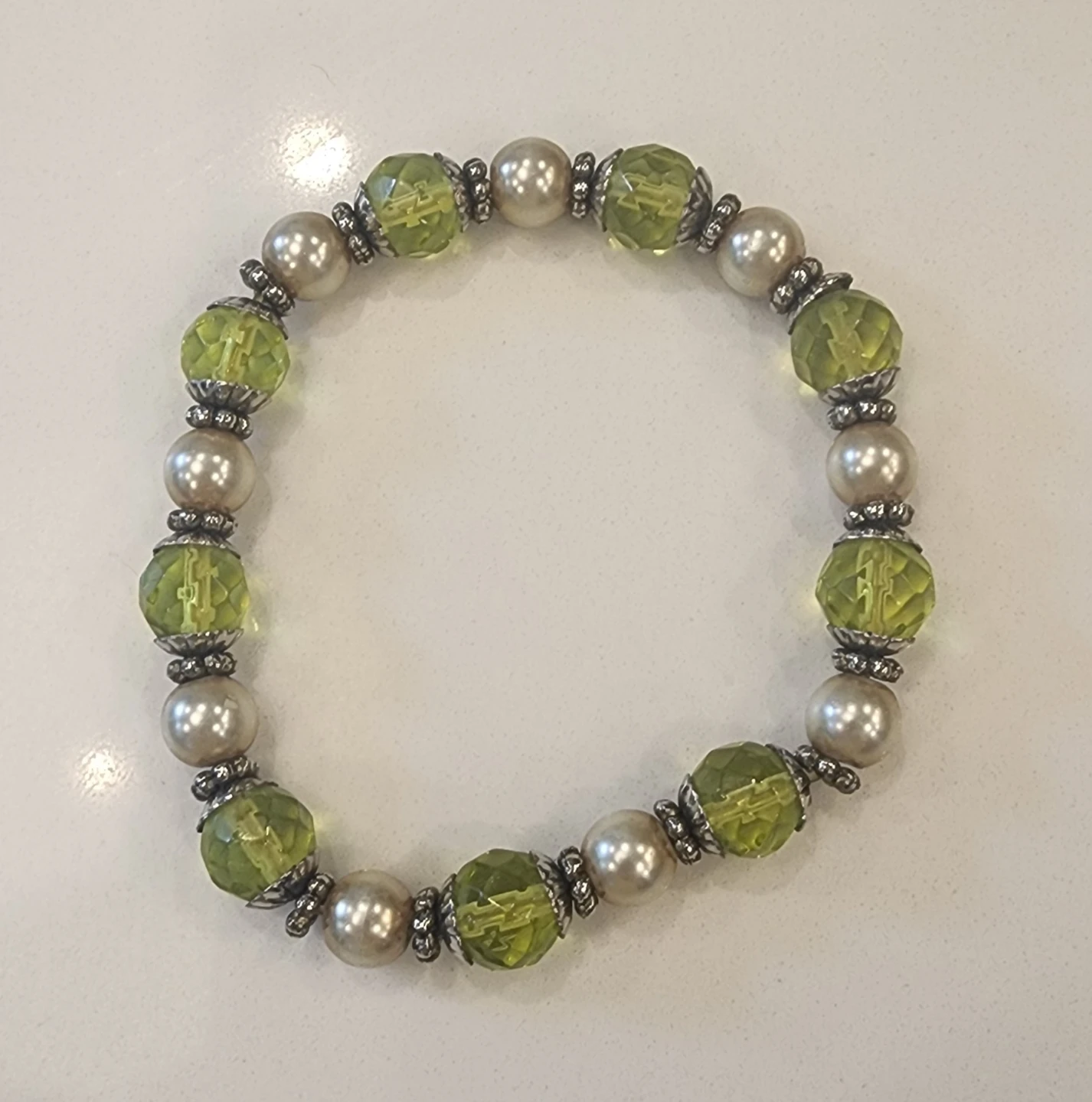 Vintage Beaded Stretch Bracelet - Green & Pearl