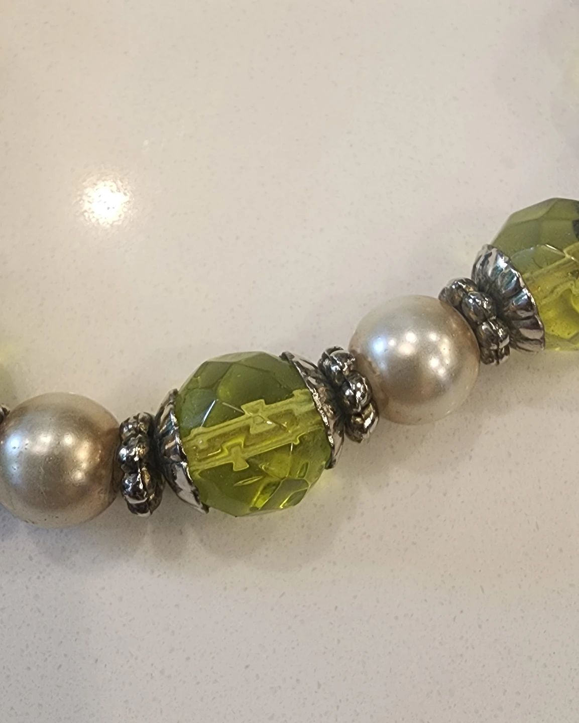 Vintage Beaded Stretch Bracelet - Green & Pearl - photo 2