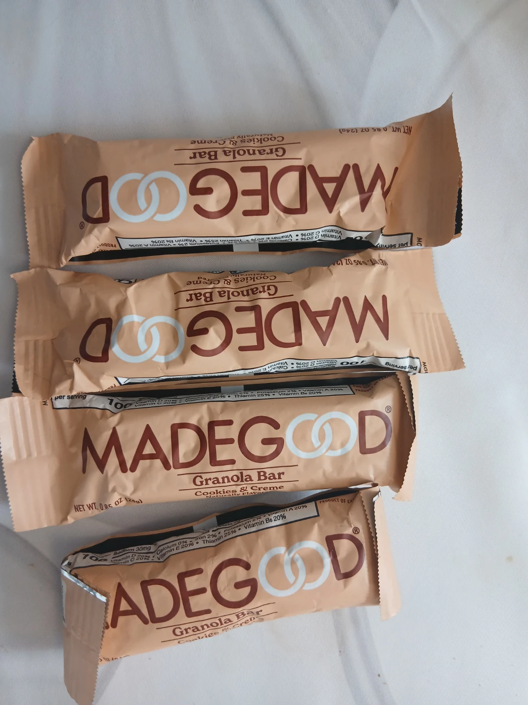 ⚽️MadeGood Granola Bars - Cookies & Creme (4 bars)