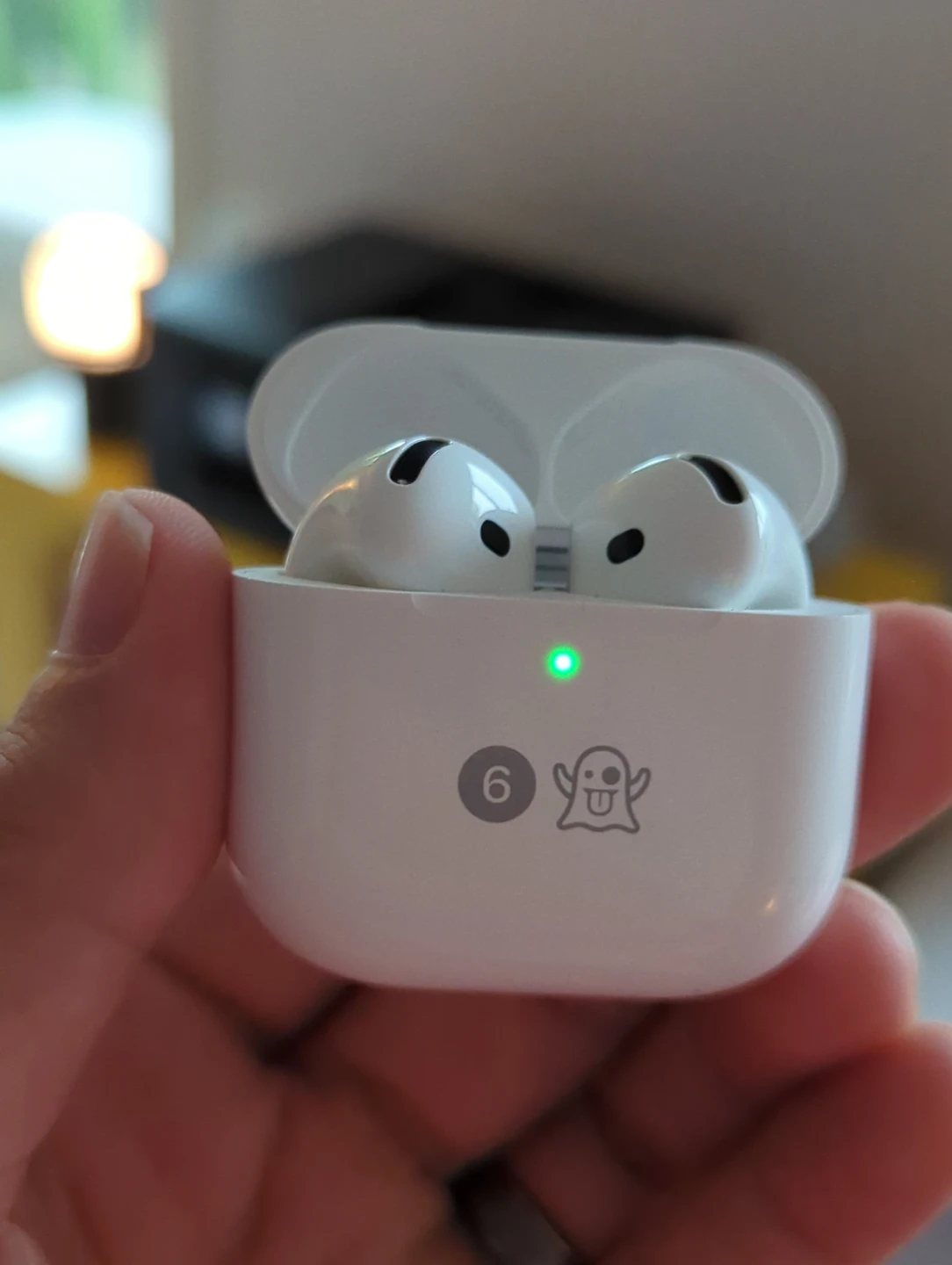 Apple AirPods (4th Generation) - White
