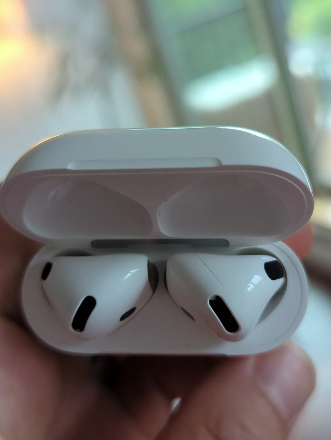 Apple AirPods (4th Generation) - White - photo 2