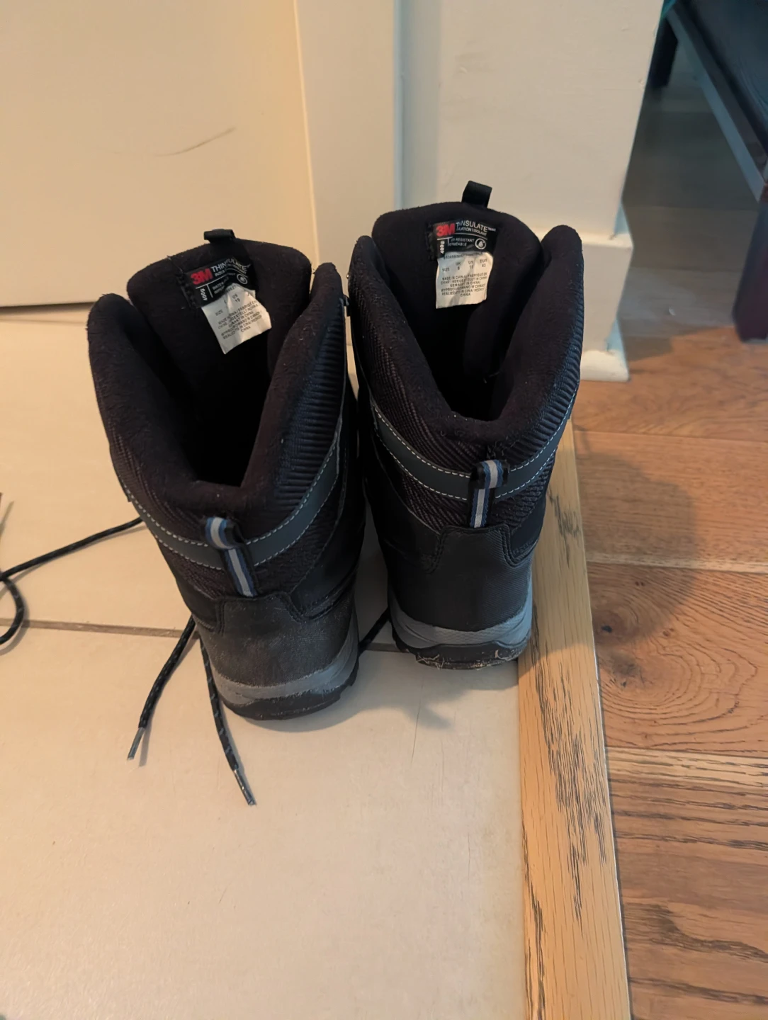 Black Insulated Winter Boots Size 9 - photo 4