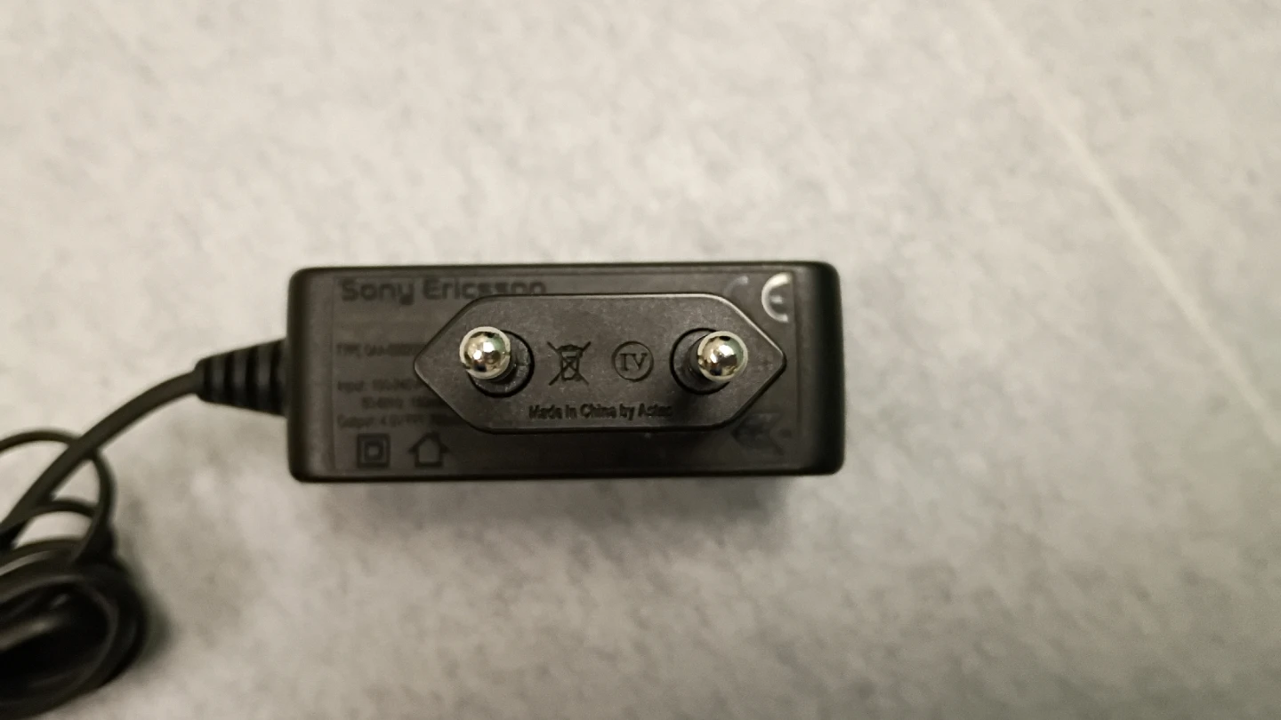 Sony Ericsson Phone Charger - photo 2