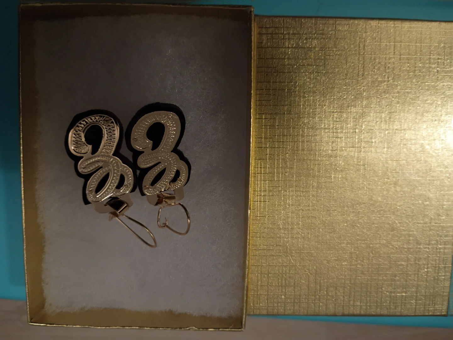Letter         E.       Real panama gold hanging earrings - photo 3