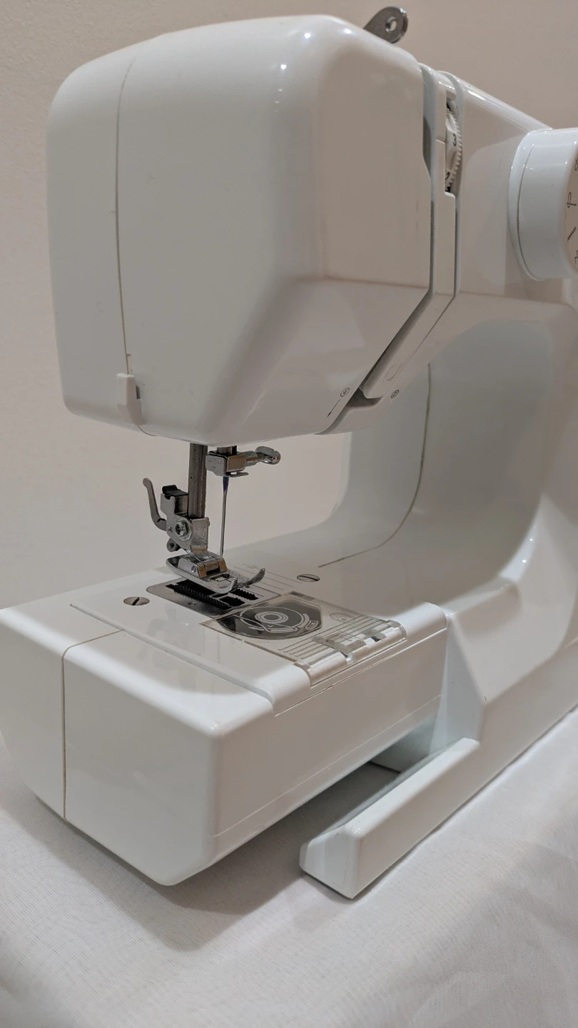 Singer M1000 Sewing Machine - photo 2