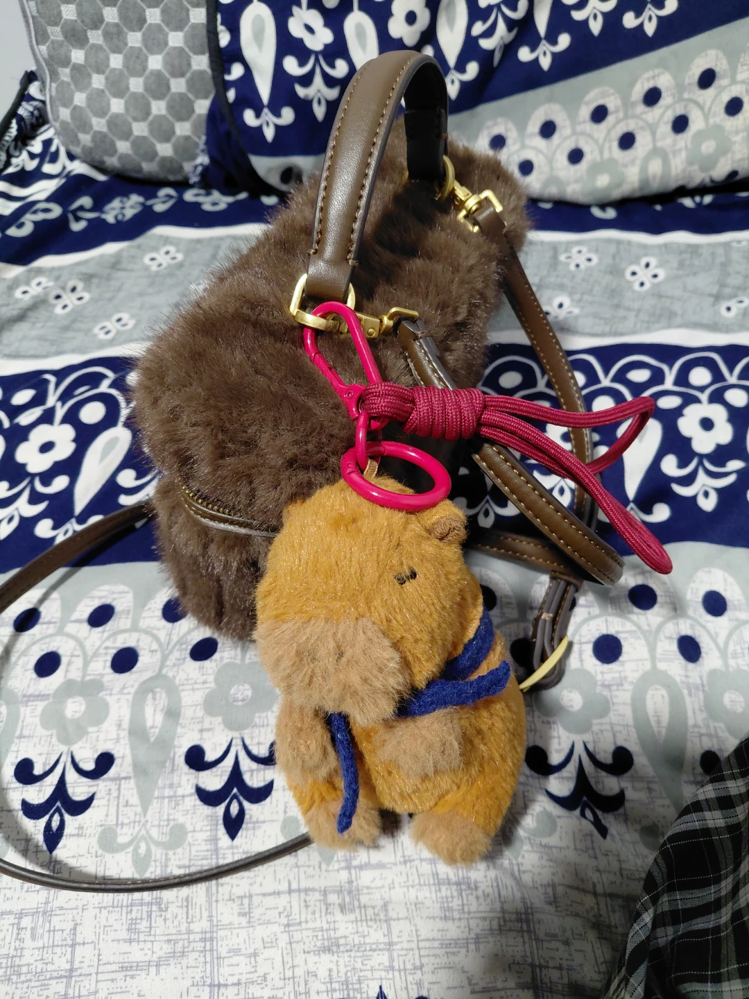 Zara Brown Faux Fur Mini Bag with Capybara Charm - photo 2