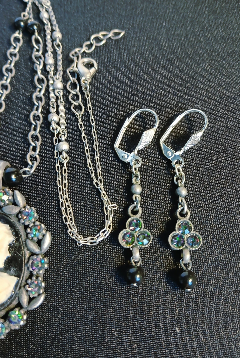 Cameo Necklace and Earrings Set - photo 3