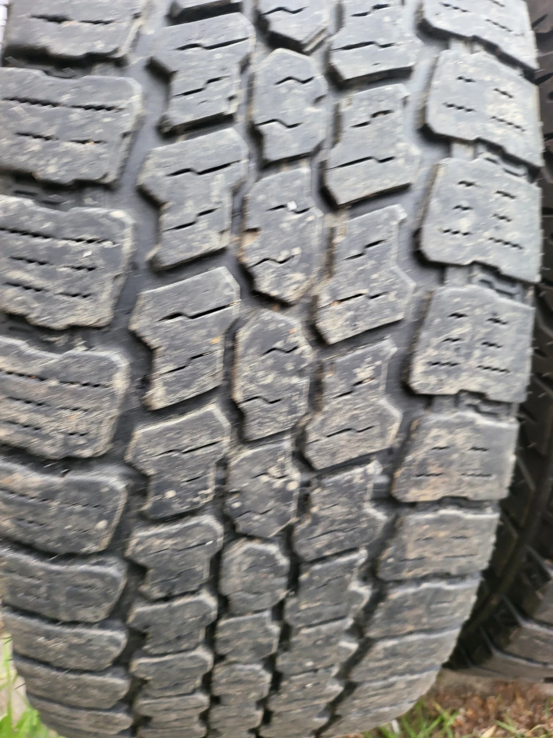 Set of sumitomo encounter tires (17)