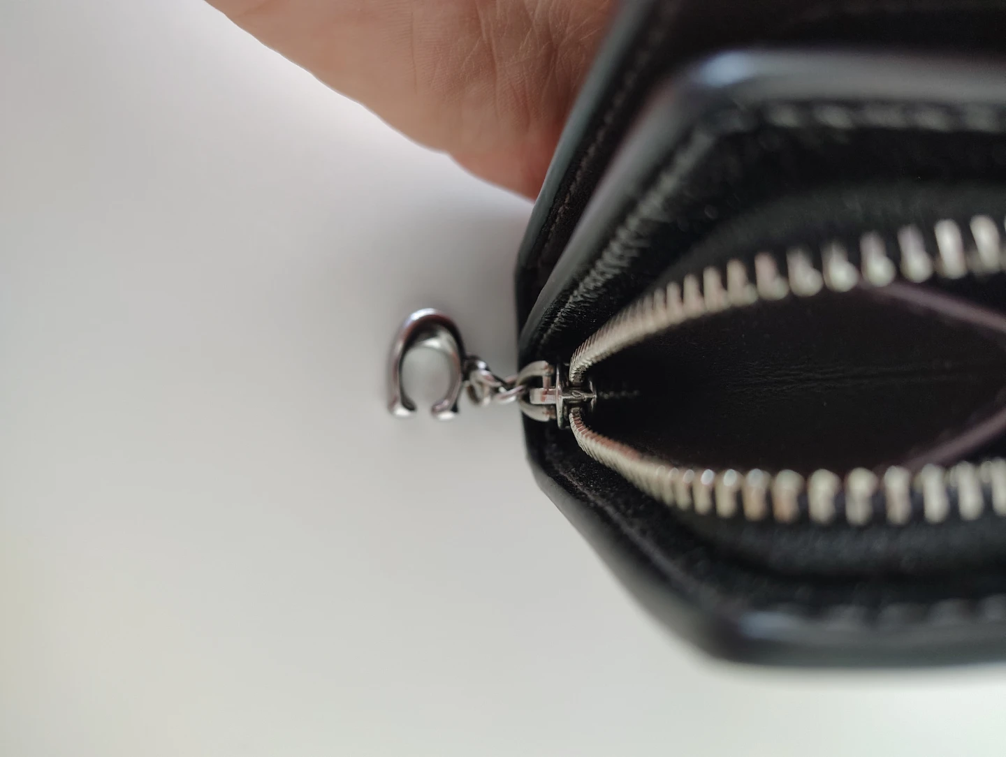 Coach Glossy Black Patent Leather Zip Around Wallet - New - photo 3