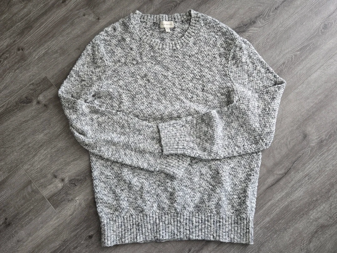 Men's Medium Brand Sweater Bundle – 4 Sweaters for $20 - photo 4