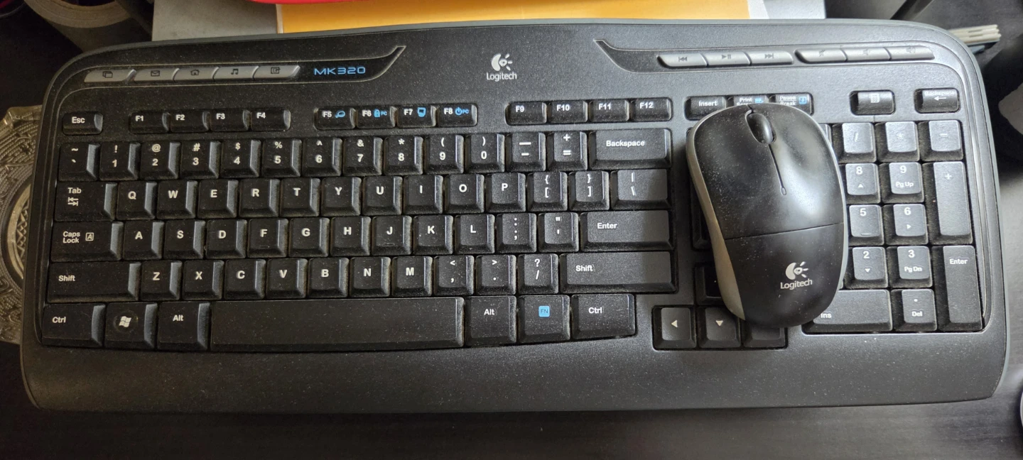 Logitech MK320 Wireless Keyboard and Mouse Combo