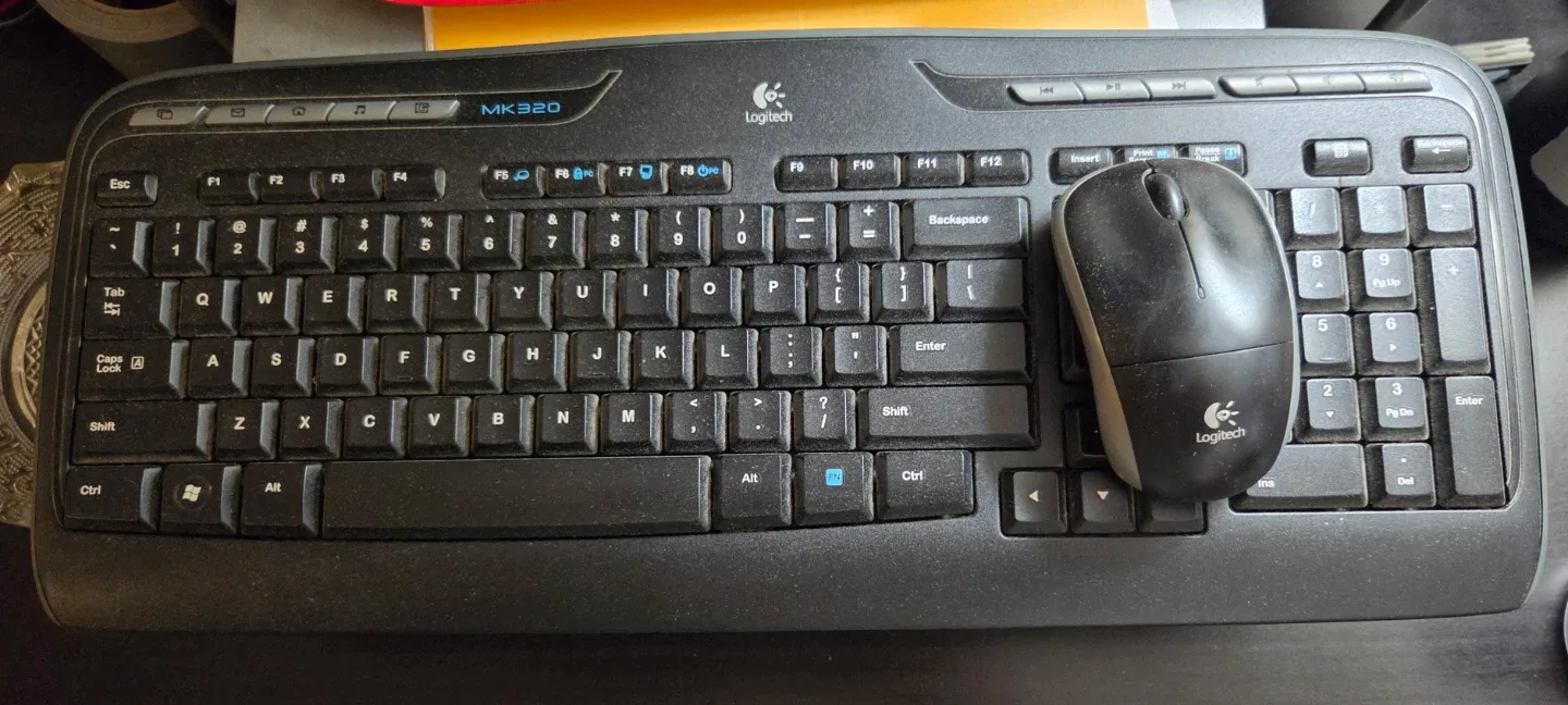 Logitech MK320 Wireless Keyboard and Mouse Combo