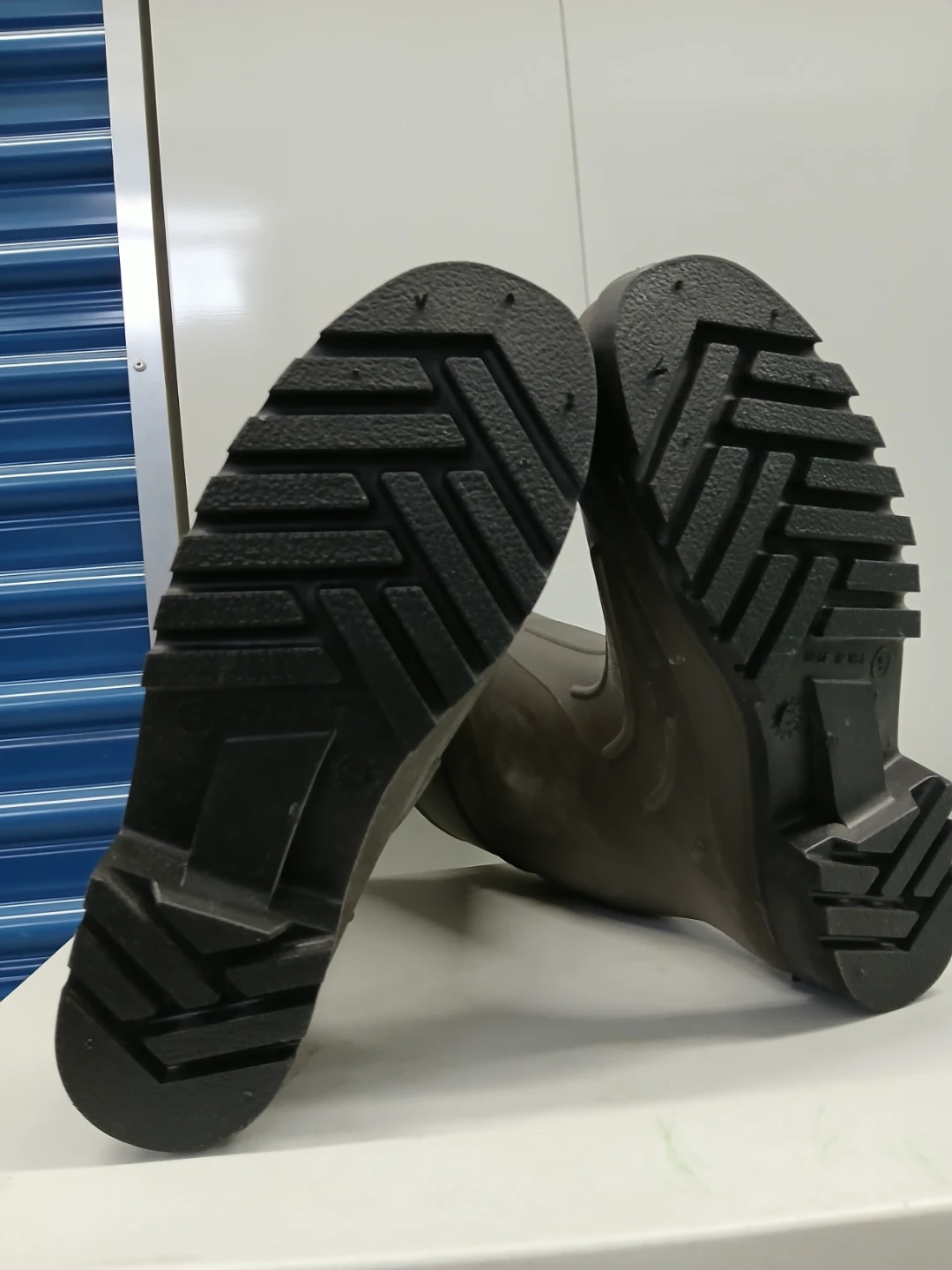 Rubber Work Boots Size 10 - photo 2