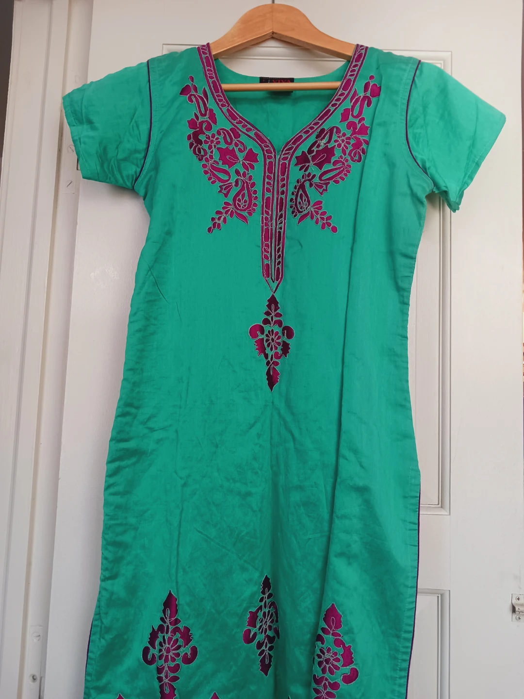 New !! Beautiful Indian Green Dress with Pink Embroidery. Small.