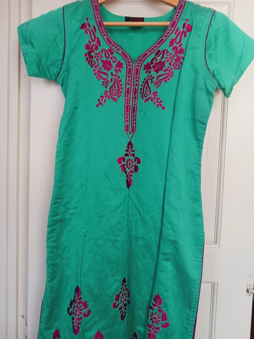 New !! Beautiful Indian Green Dress with Pink Embroidery. Small. - photo 3