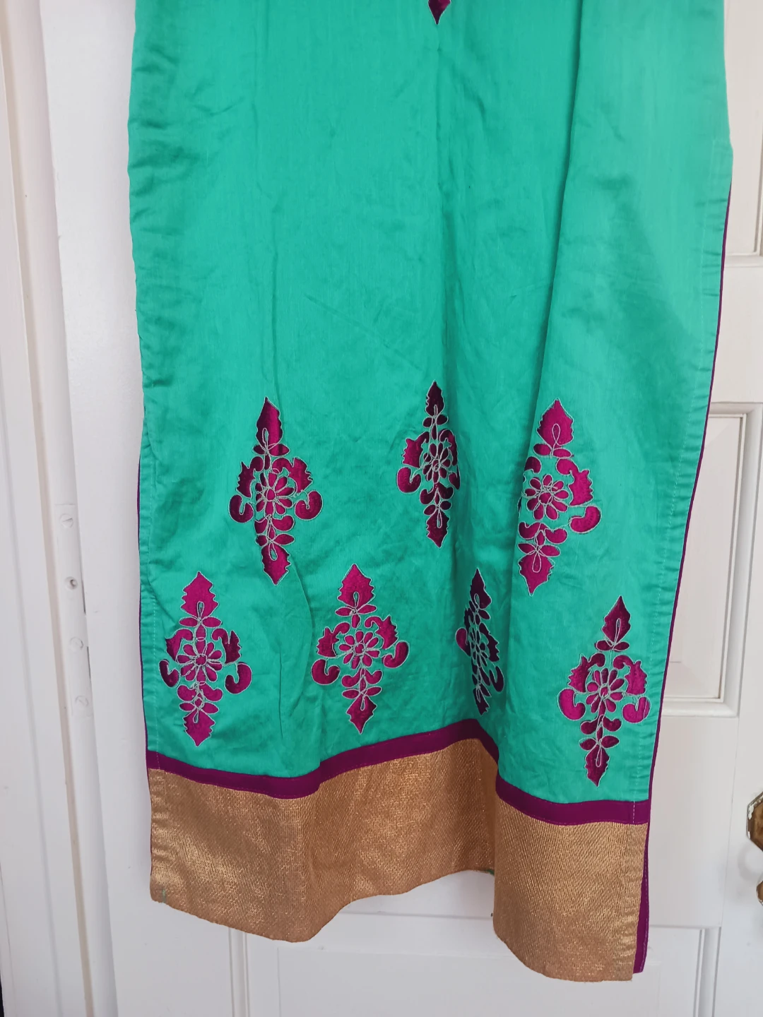 New !! Beautiful Indian Green Dress with Pink Embroidery. Small. - photo 4