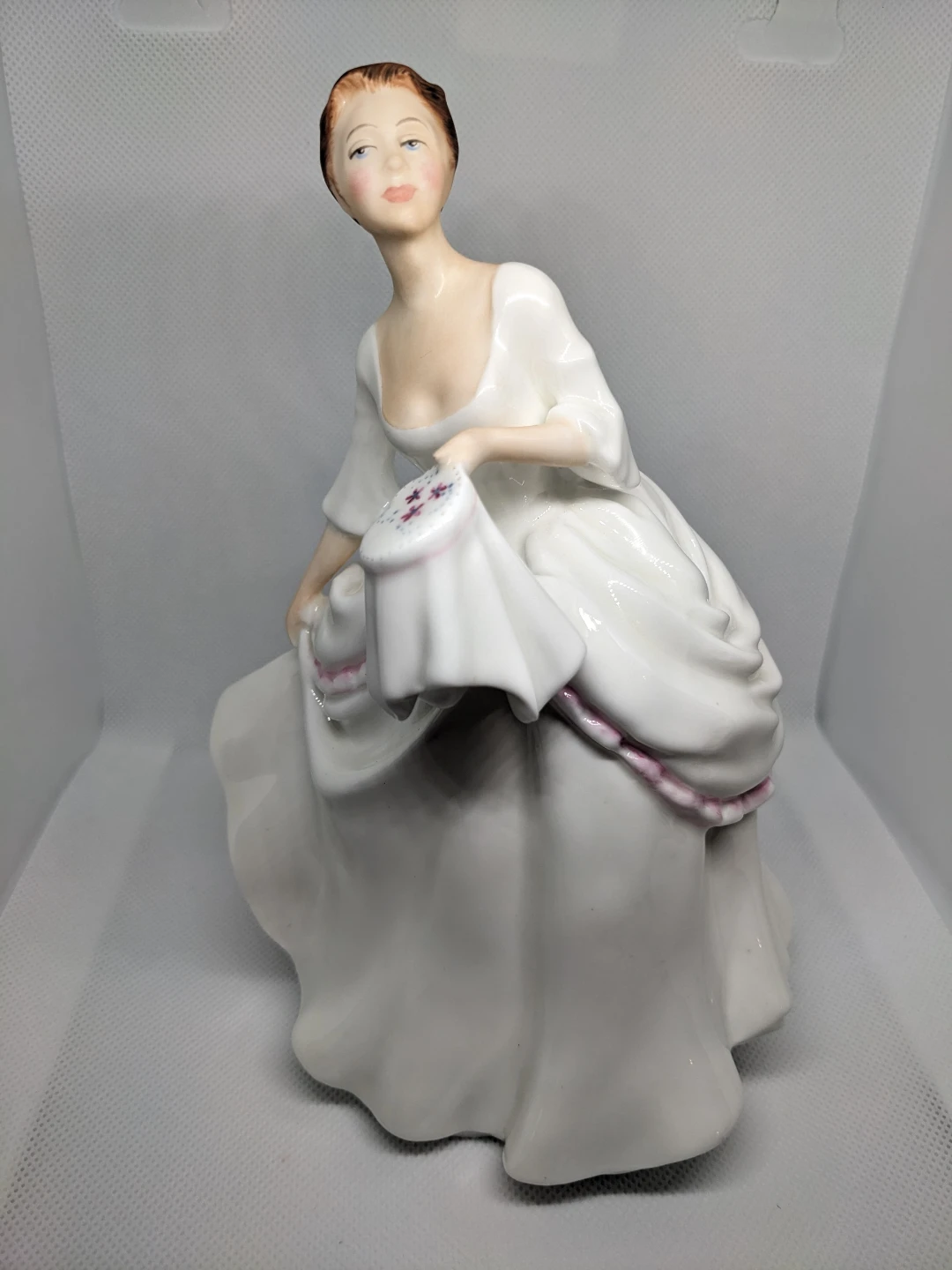 Royal Doulton "Carol" Vintage Figure - photo 2