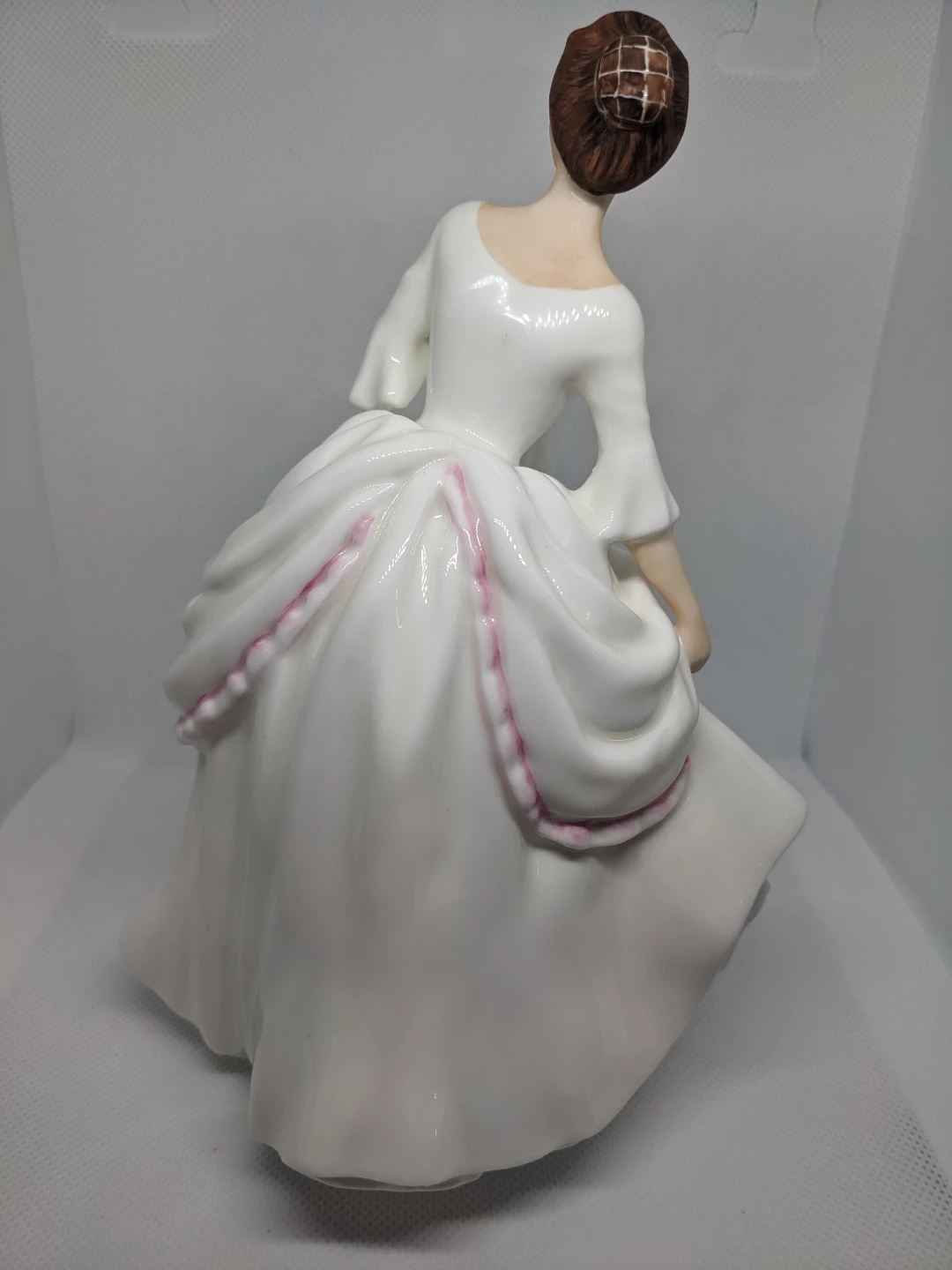 Royal Doulton "Carol" Vintage Figure - photo 4