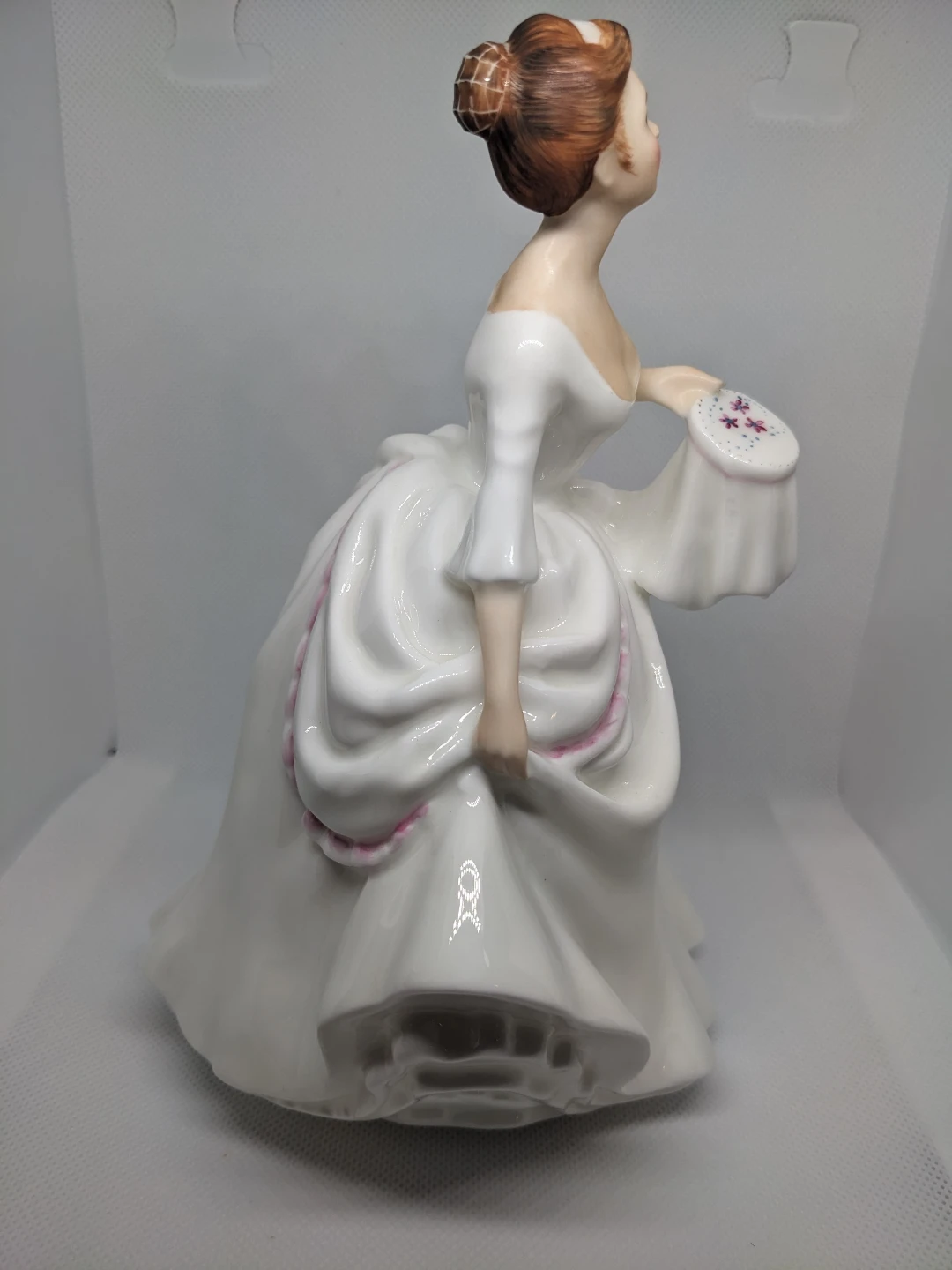 Royal Doulton "Carol" Vintage Figure - photo 5