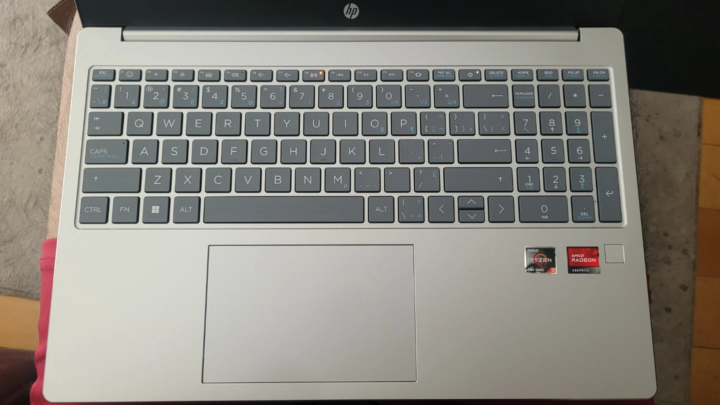 HP 15.6” Laptop AMD Ryzen 3/Radeon Graphics Near Mint + Charger - photo 3