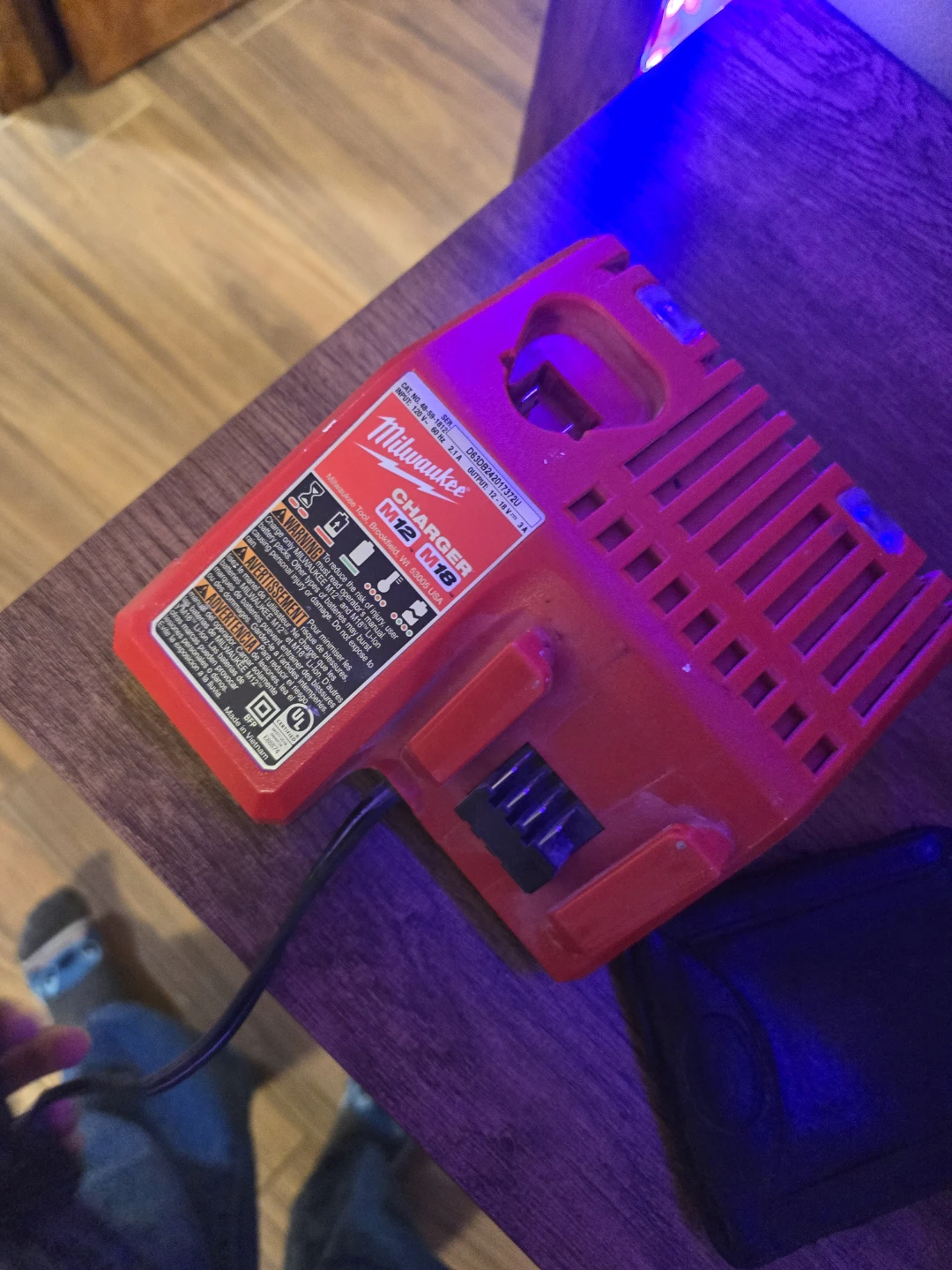 Milwaukee M12 M18 Charger - photo 2