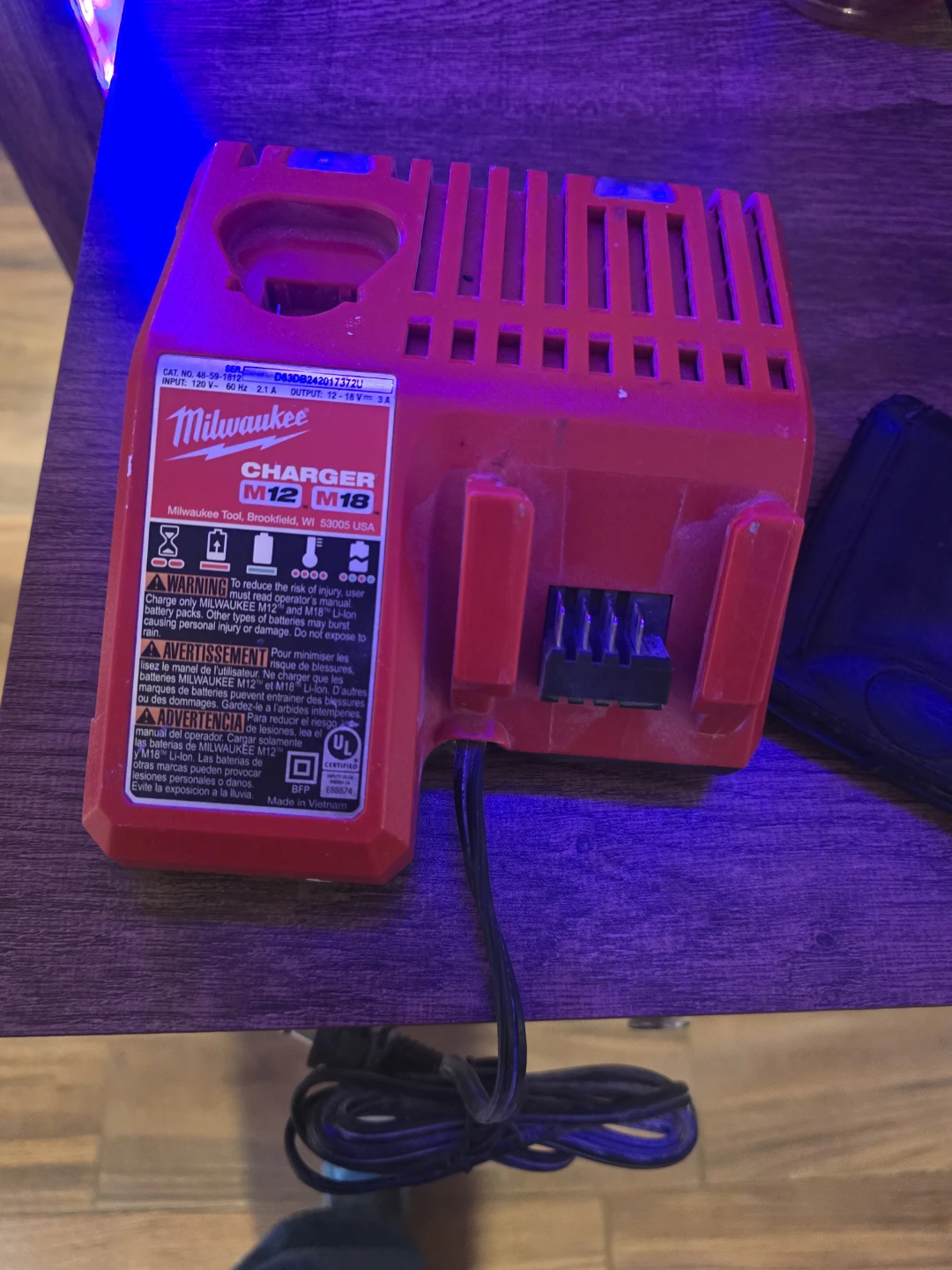 Milwaukee M12 M18 Charger - photo 3