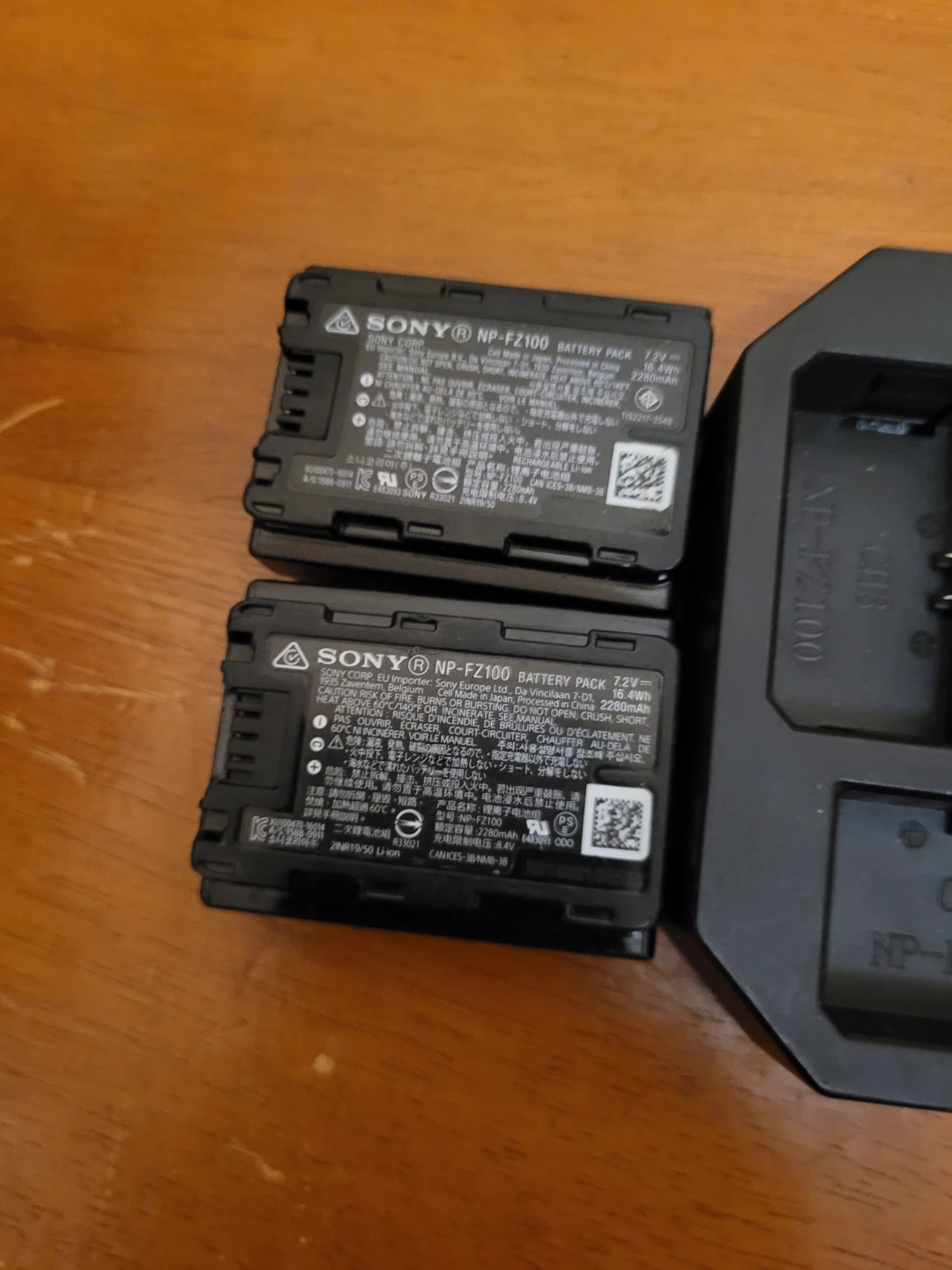 Zitay Dual Battery Charger with 2 Sony NP-FZ100 Batteries - photo 2