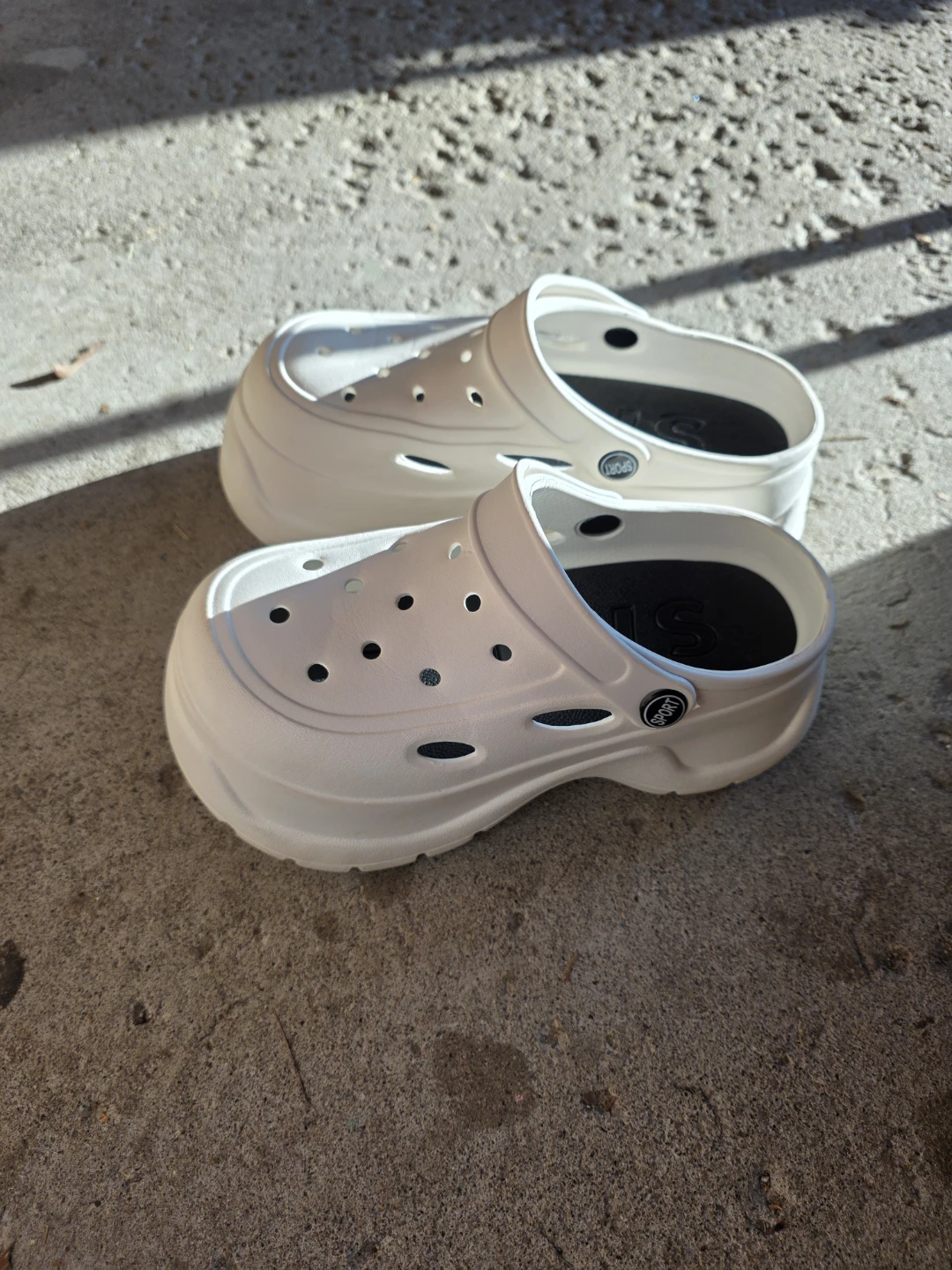 White Sport Clogs - Size 36-37 - photo 3