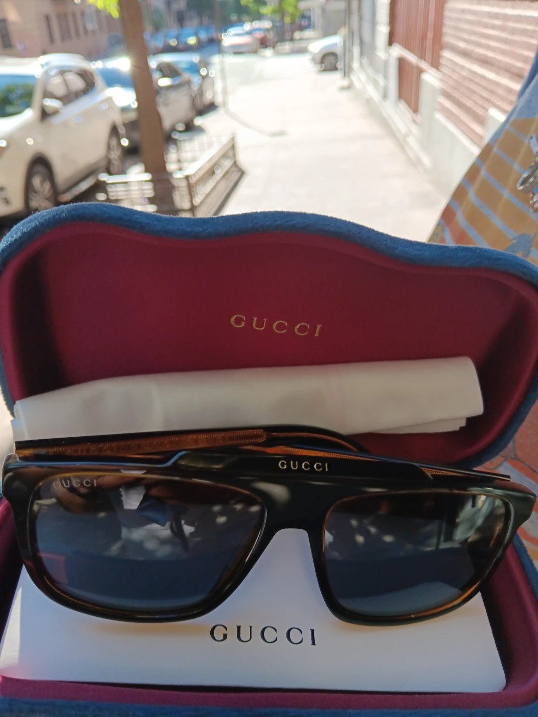 Gucci Sunglasses with Case - photo 2