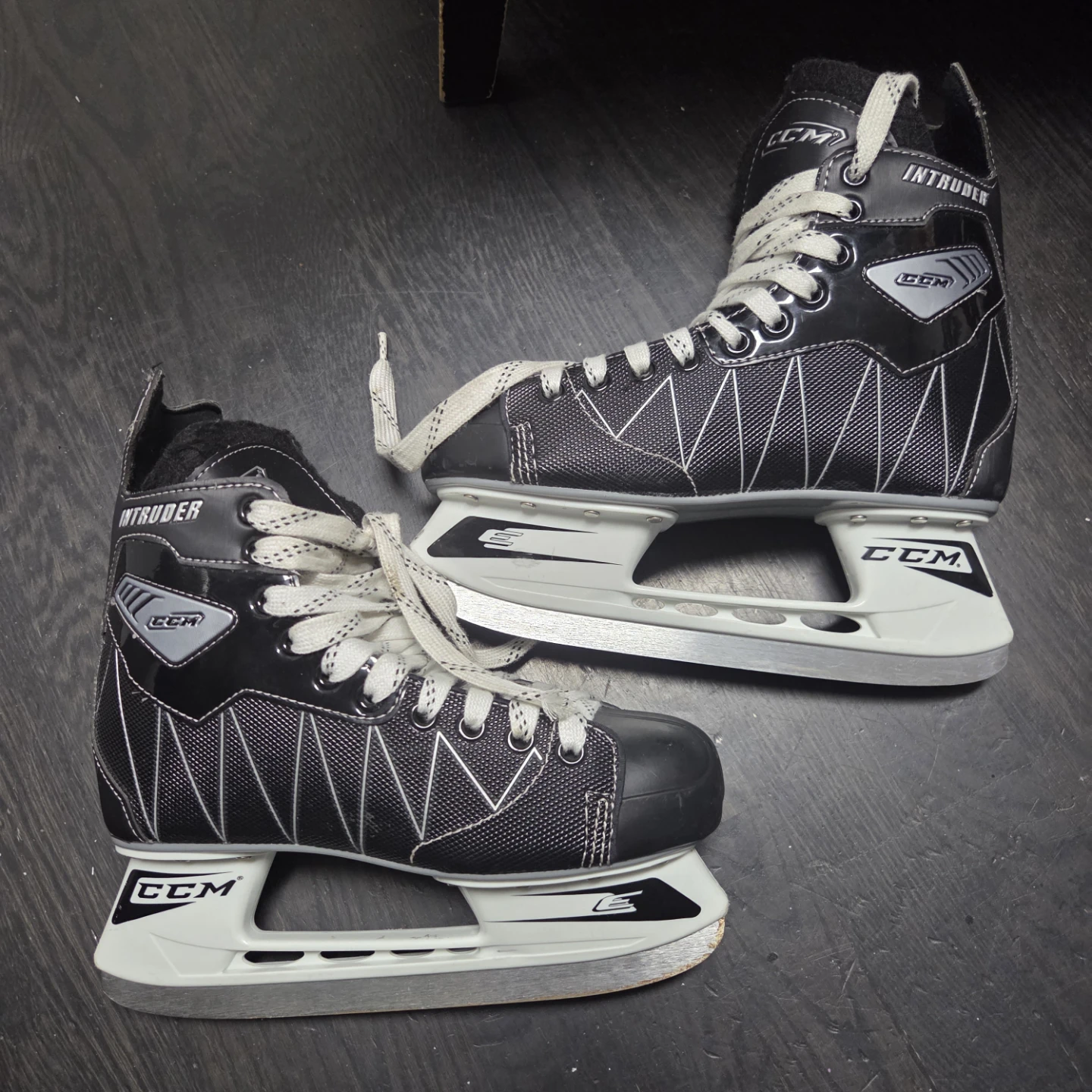 CCM Intruder Ice Skates