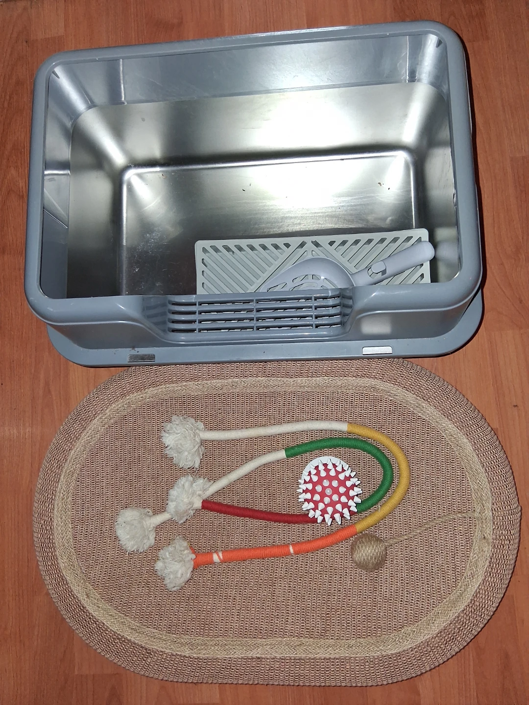 Assorted cat items - photo 2