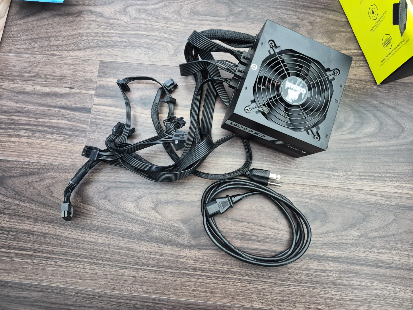 Corsair CX650M Power Supply - photo 3