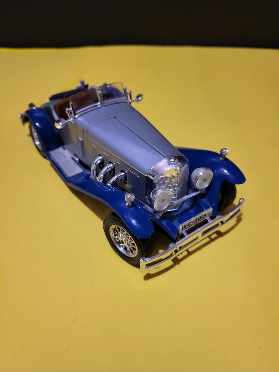 Metal and Plastic Diecast Model Mercedes SSK 1:24