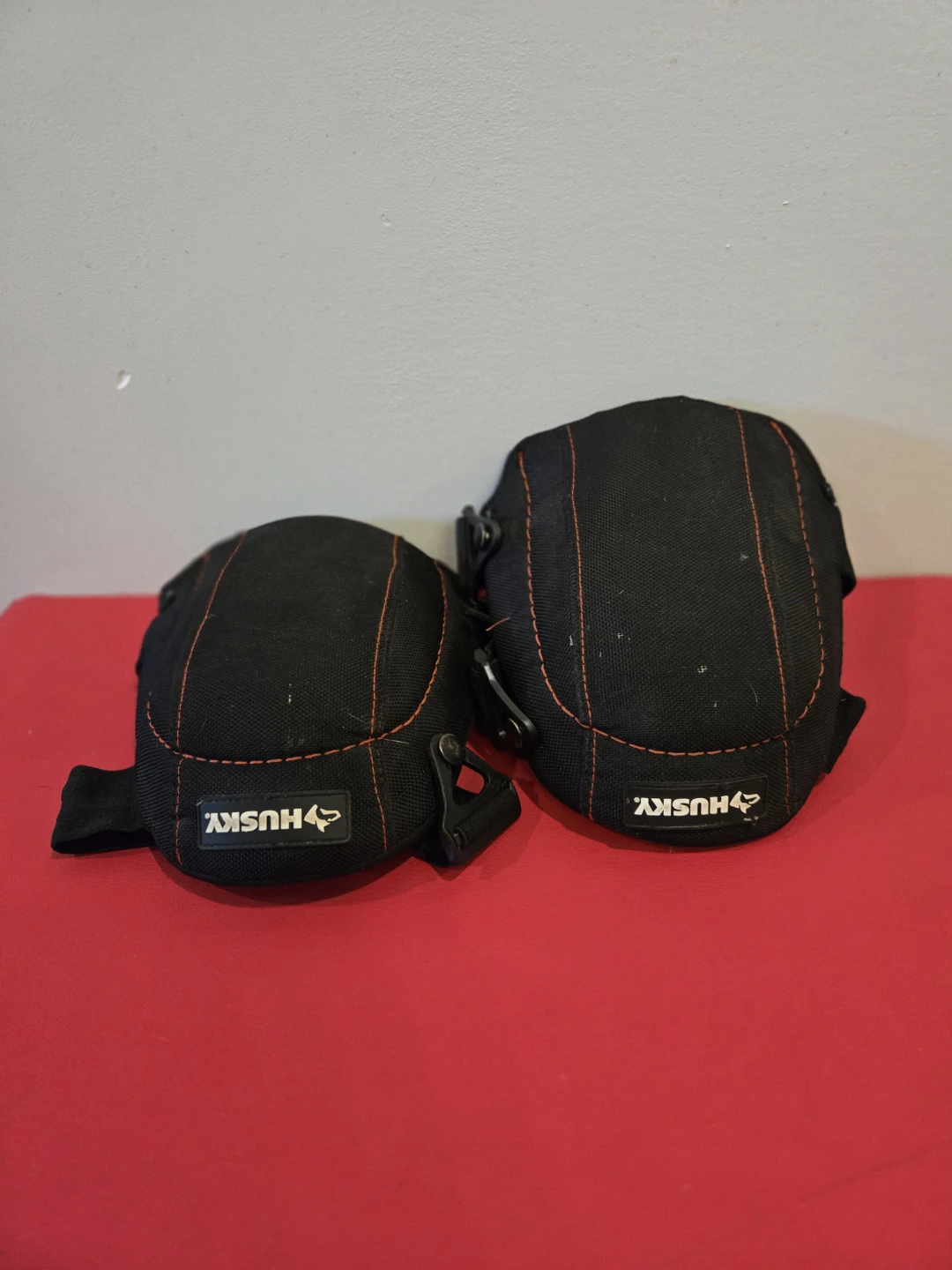 Husky Black Knee Pads