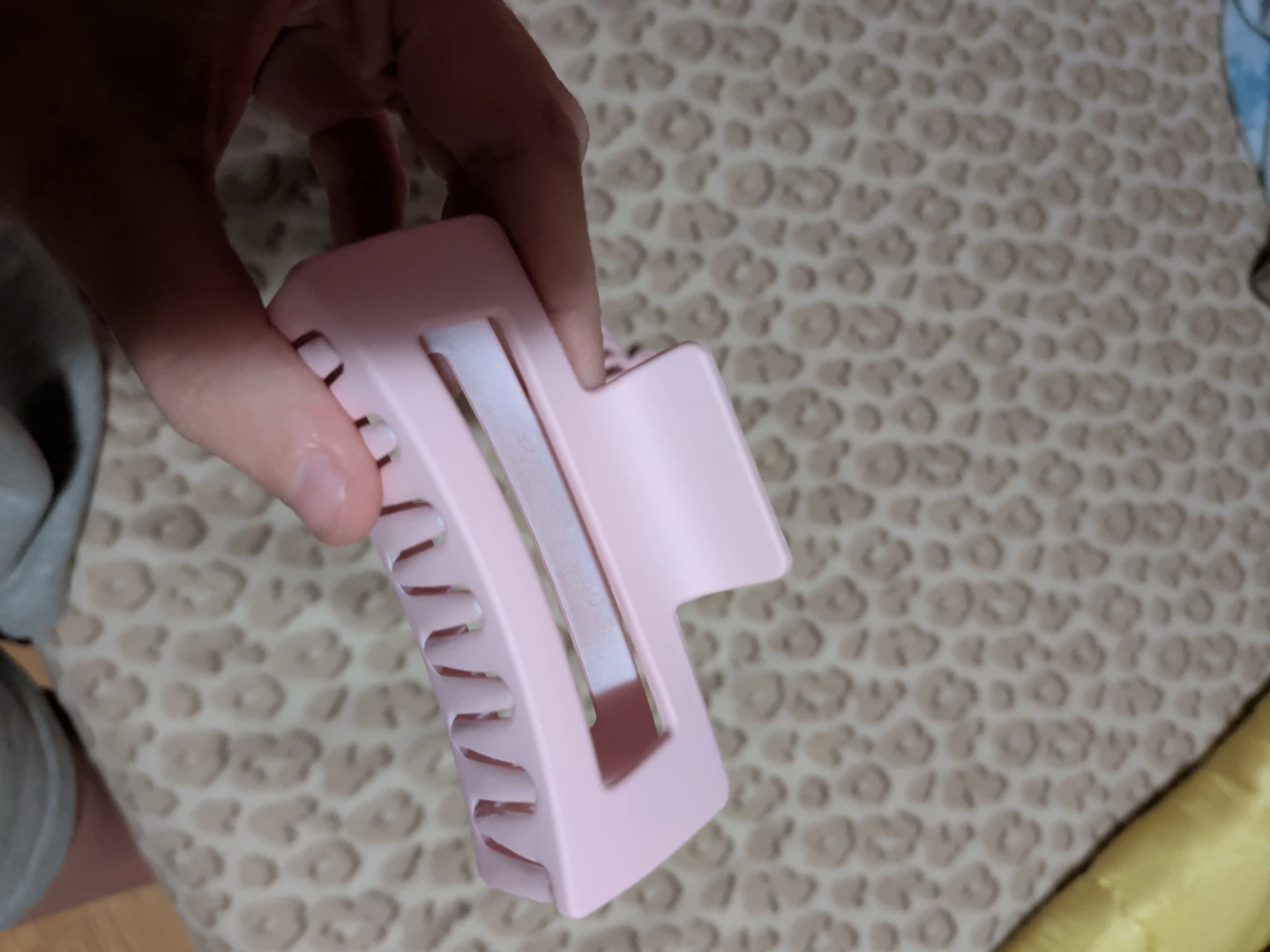 Set of 2 Pink Claw Clips - photo 2