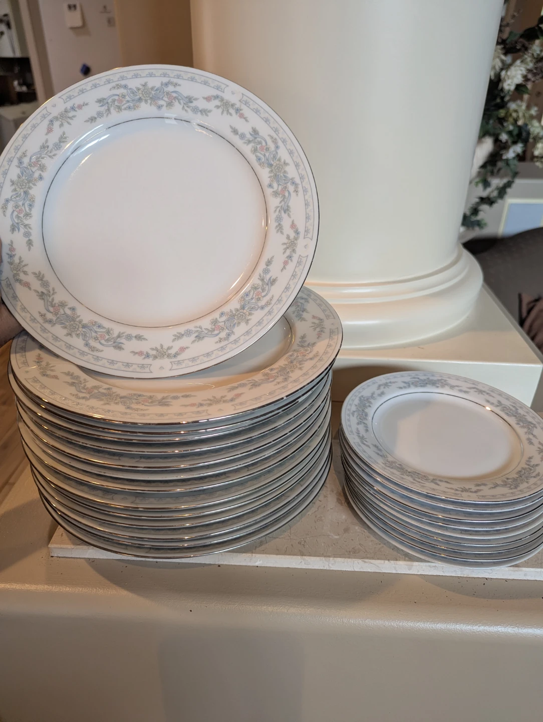 Dinnerware Set with Floral Design - photo 4
