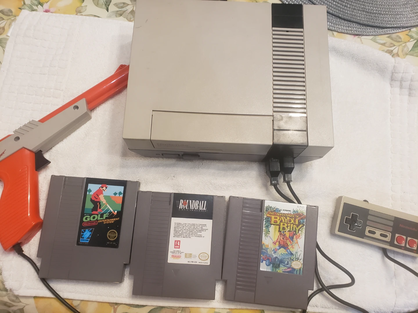 Nintendo Entertainment System Console with Zapper and Games