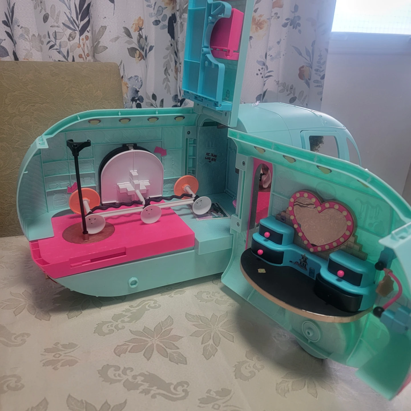 LOL Surprise Amazing Surprise Dollhouse RV Camper Playset - photo 3