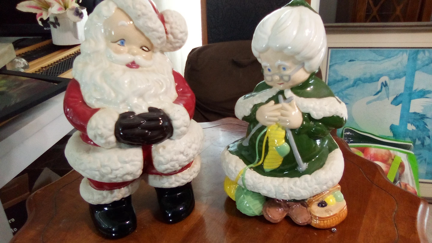 Vintage Ceramic Santa and Mrs. Claus Christmas Figurines
