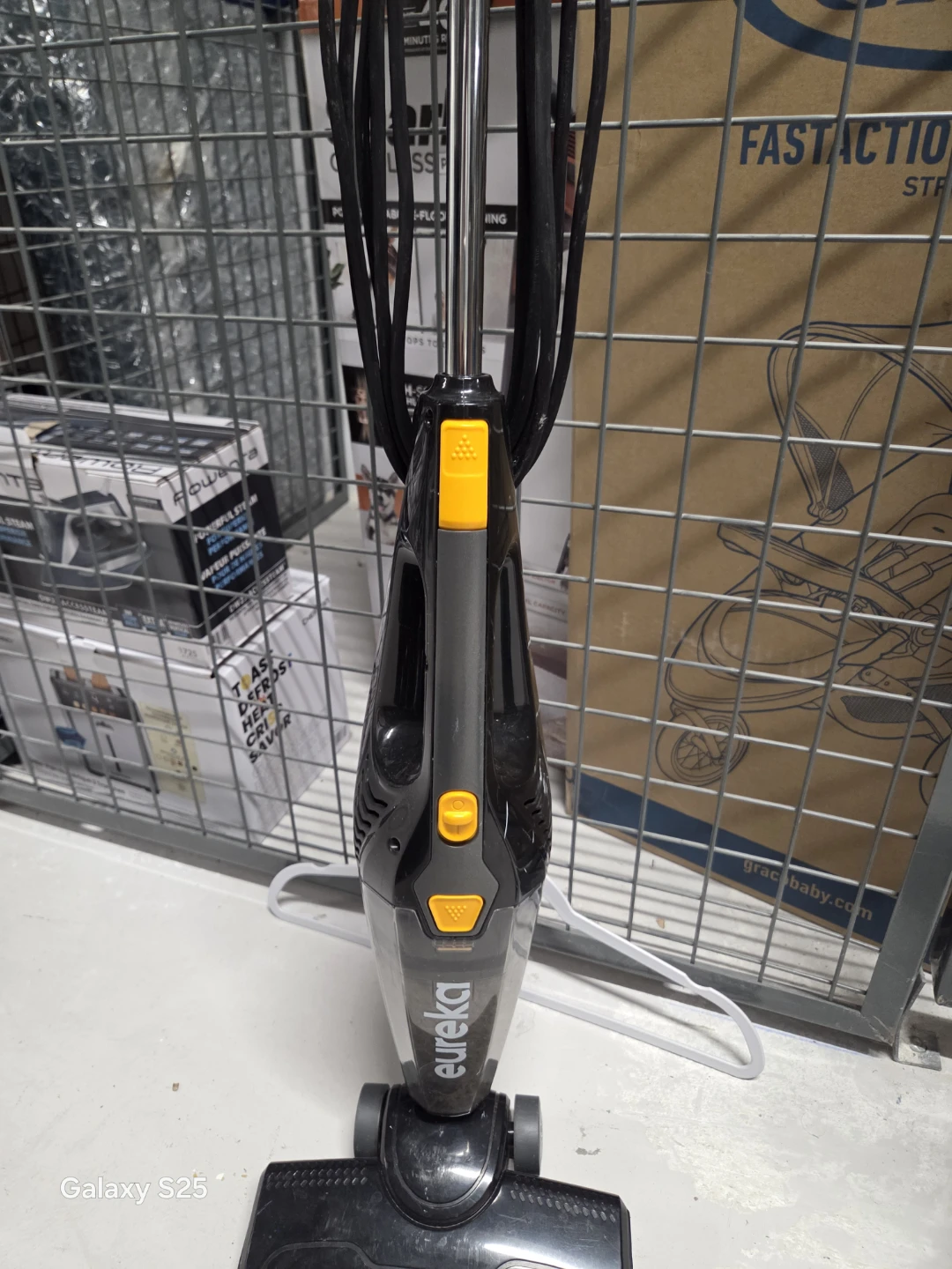 Eureka Stick Vacuum Cleaner - photo 2