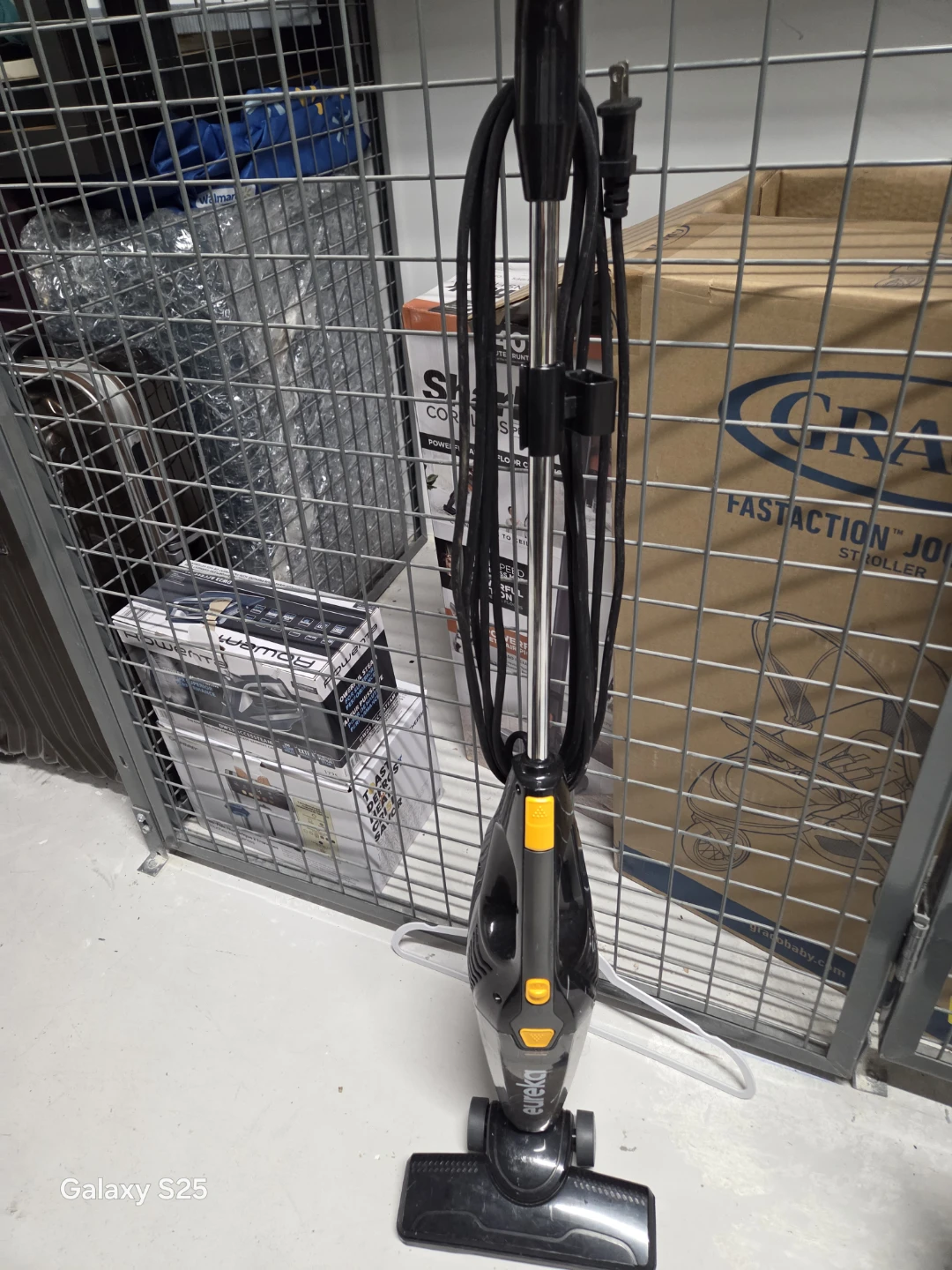 Eureka Stick Vacuum Cleaner - photo 4