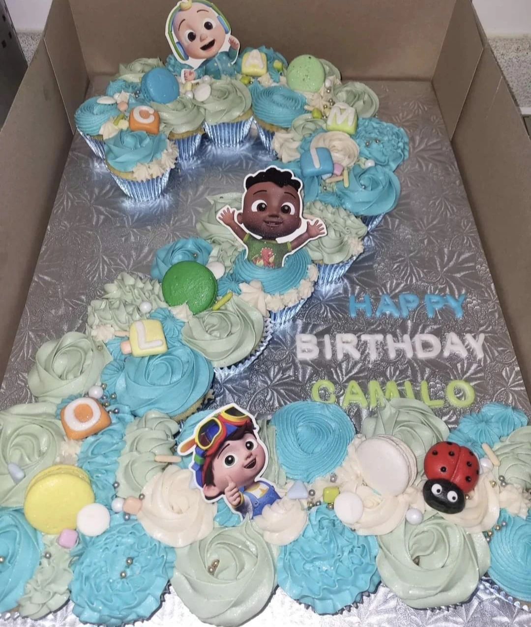 Custom Cakes, Cupcakes & Pull Apart Cakes ✨️🧁🩷 - photo 4