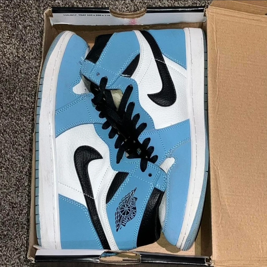 Nike Air Jordan 1 High OG - photo 3