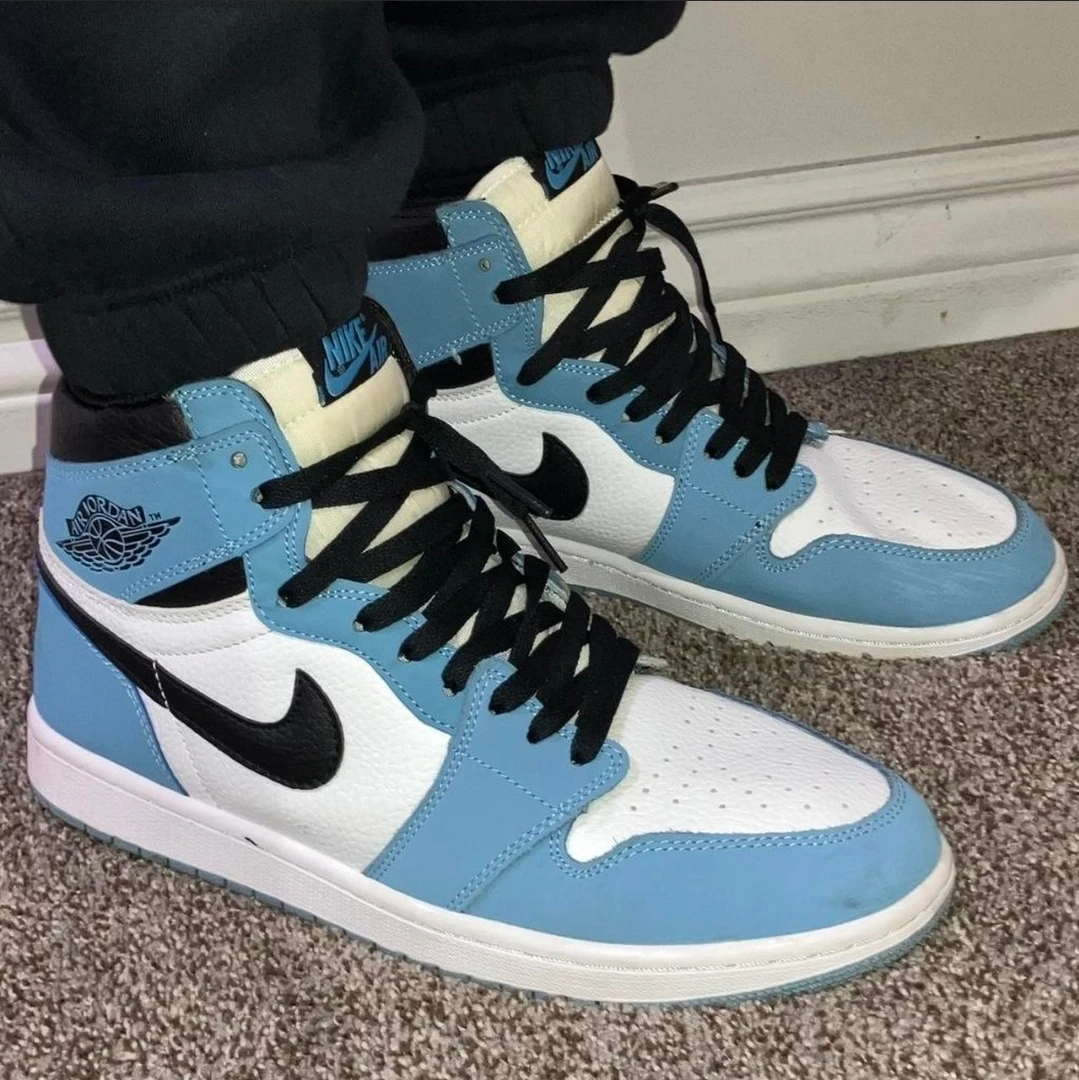 Nike Air Jordan 1 High OG - photo 4